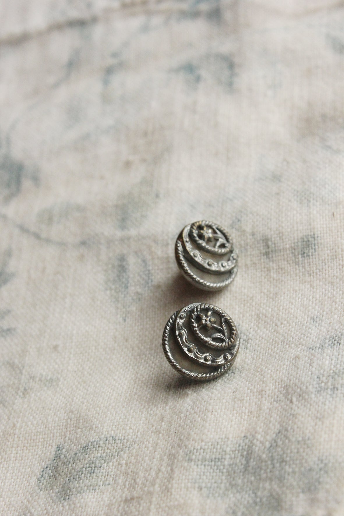Old Floral Crest Buttons
