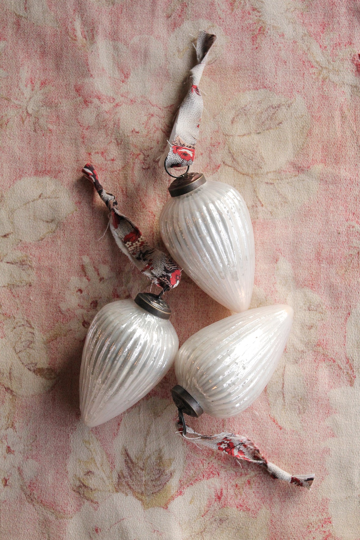 Beautiful Large Glass Pinecones - Sentiment White