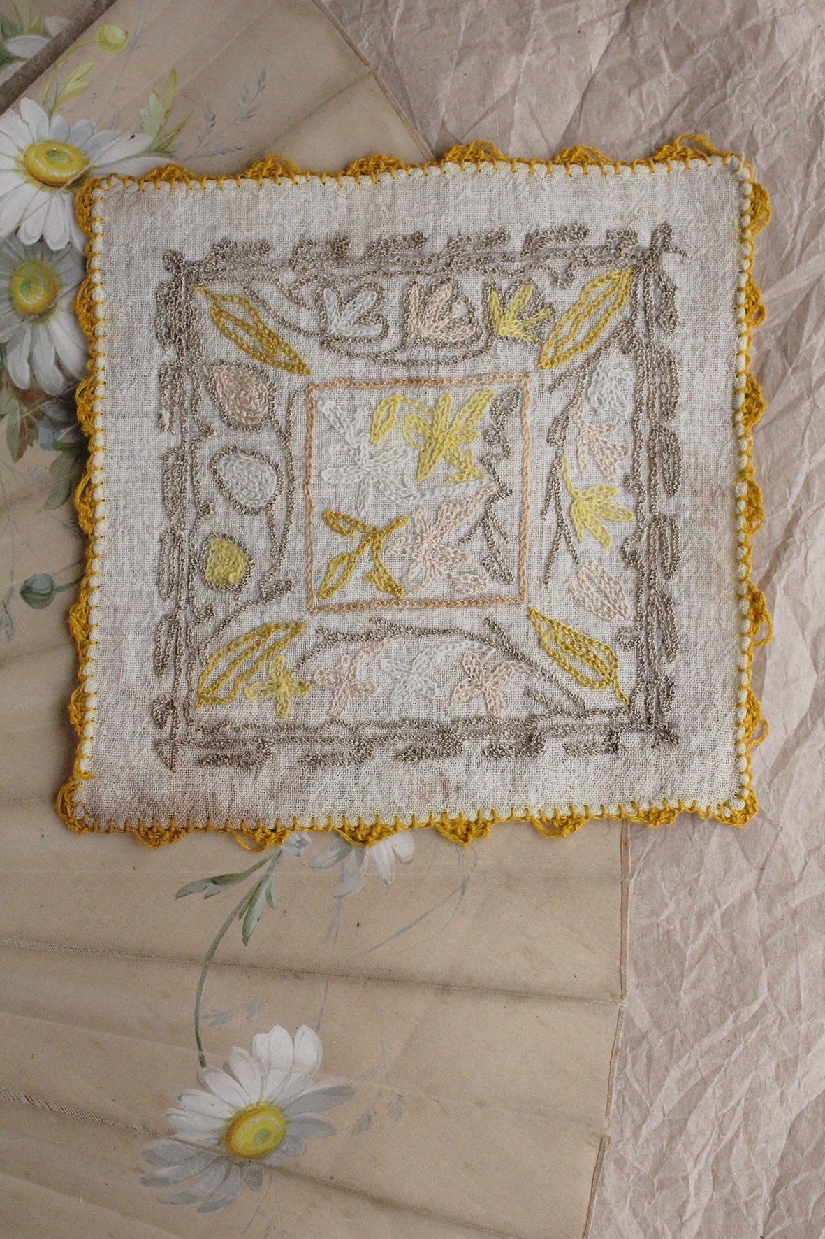 Embroidered Detailed Linen Mat (2)