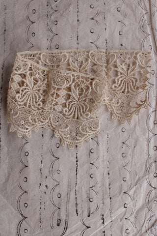 Beautiful Antique Lace Snippet - Finery Waves