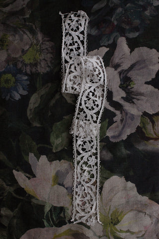 Beautiful Antique Lace Snippet - Arts & Crafts Leaf Motif