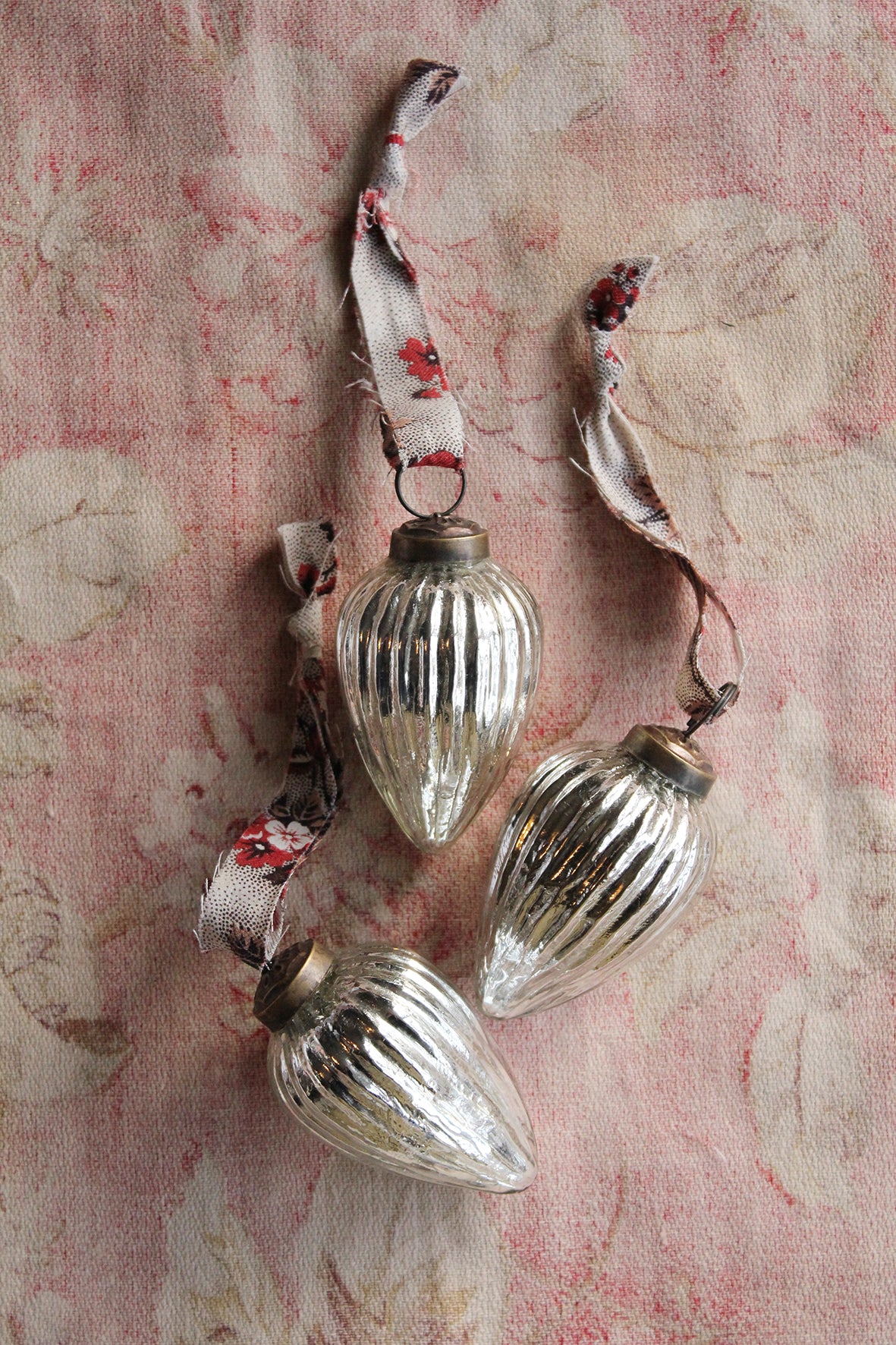 Beautiful Glass Pinecones - Silver