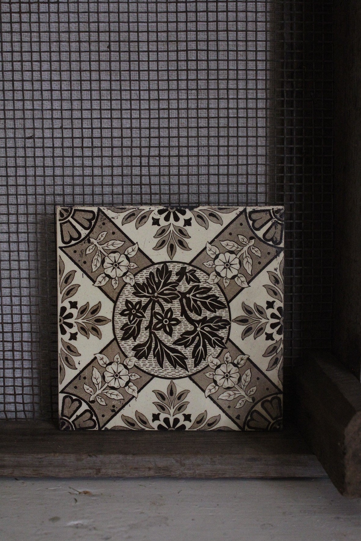 Old Rare Floral Victorian Tile - Stylised Florals