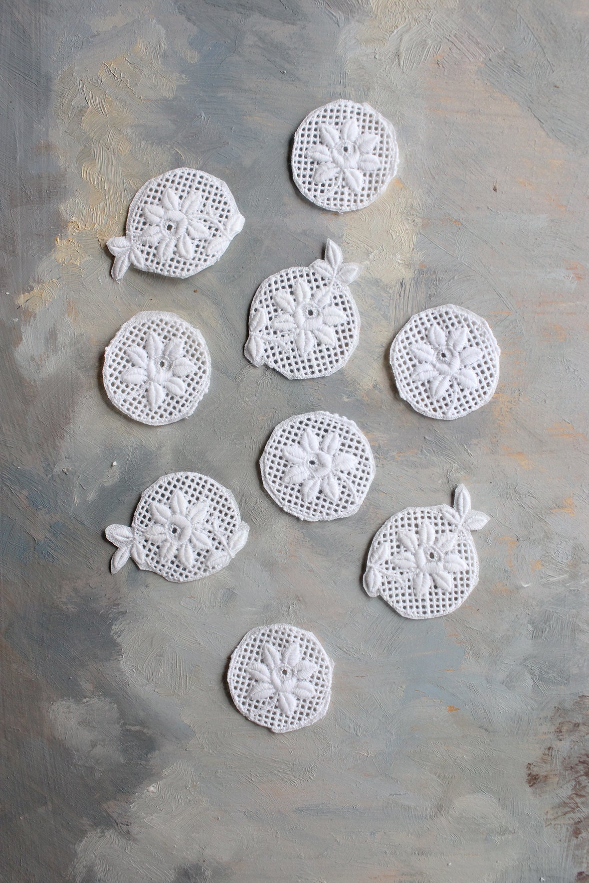 Antique Decoratives - Broderie Floral Circles