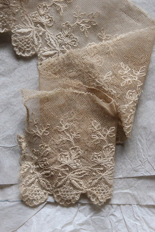Beautiful Antique Wedding Lace Panel With A Cotton Lawn Scallop Edging (2)