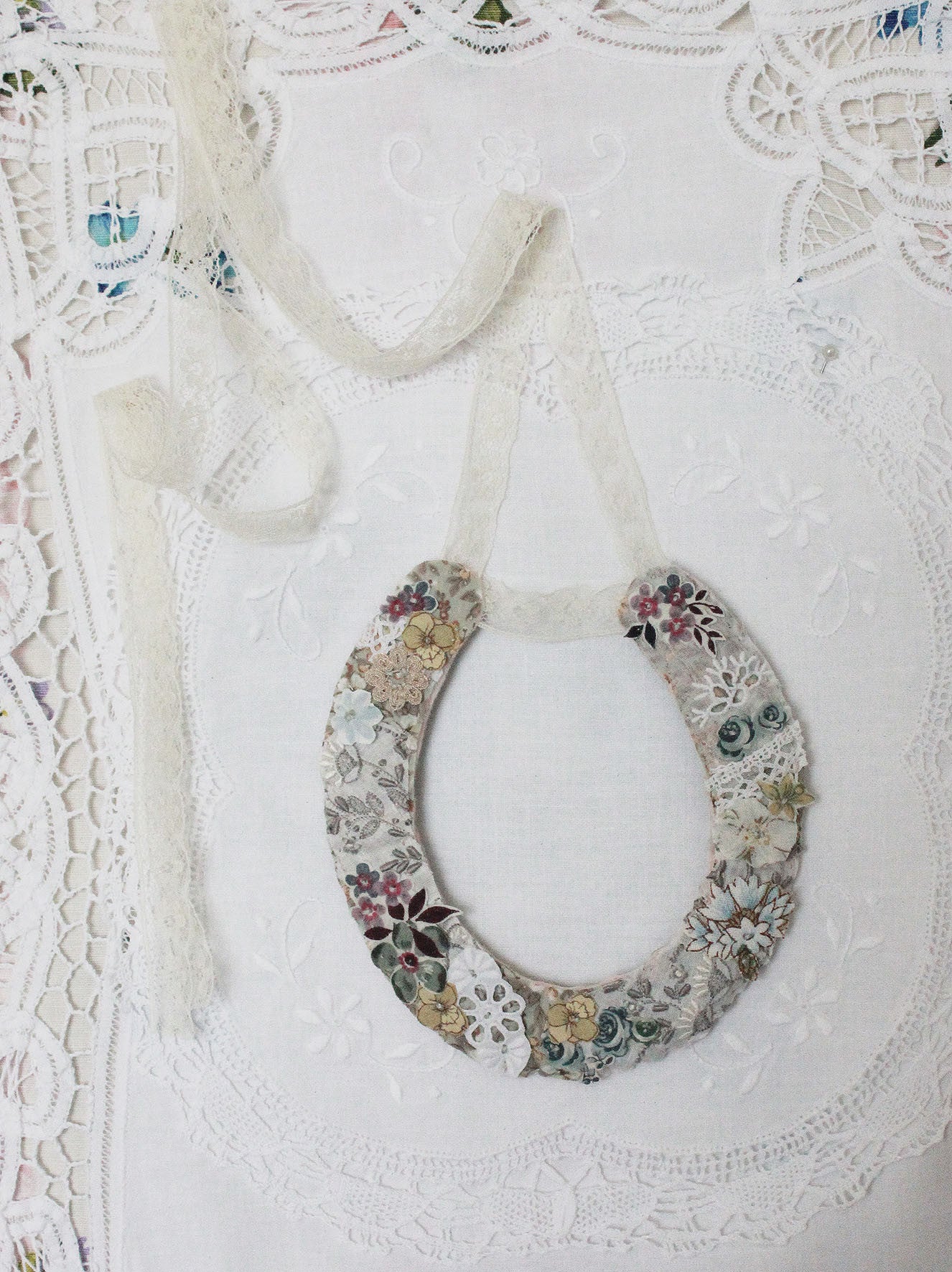 Pretty Horseshoe (hand-made 2.)