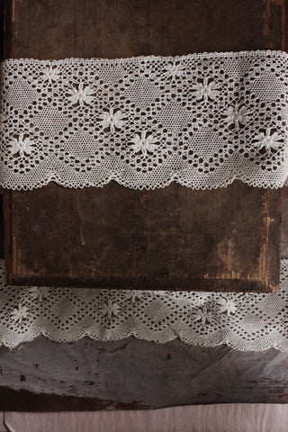 Antique Linen Lace Edging - Interior Scallop