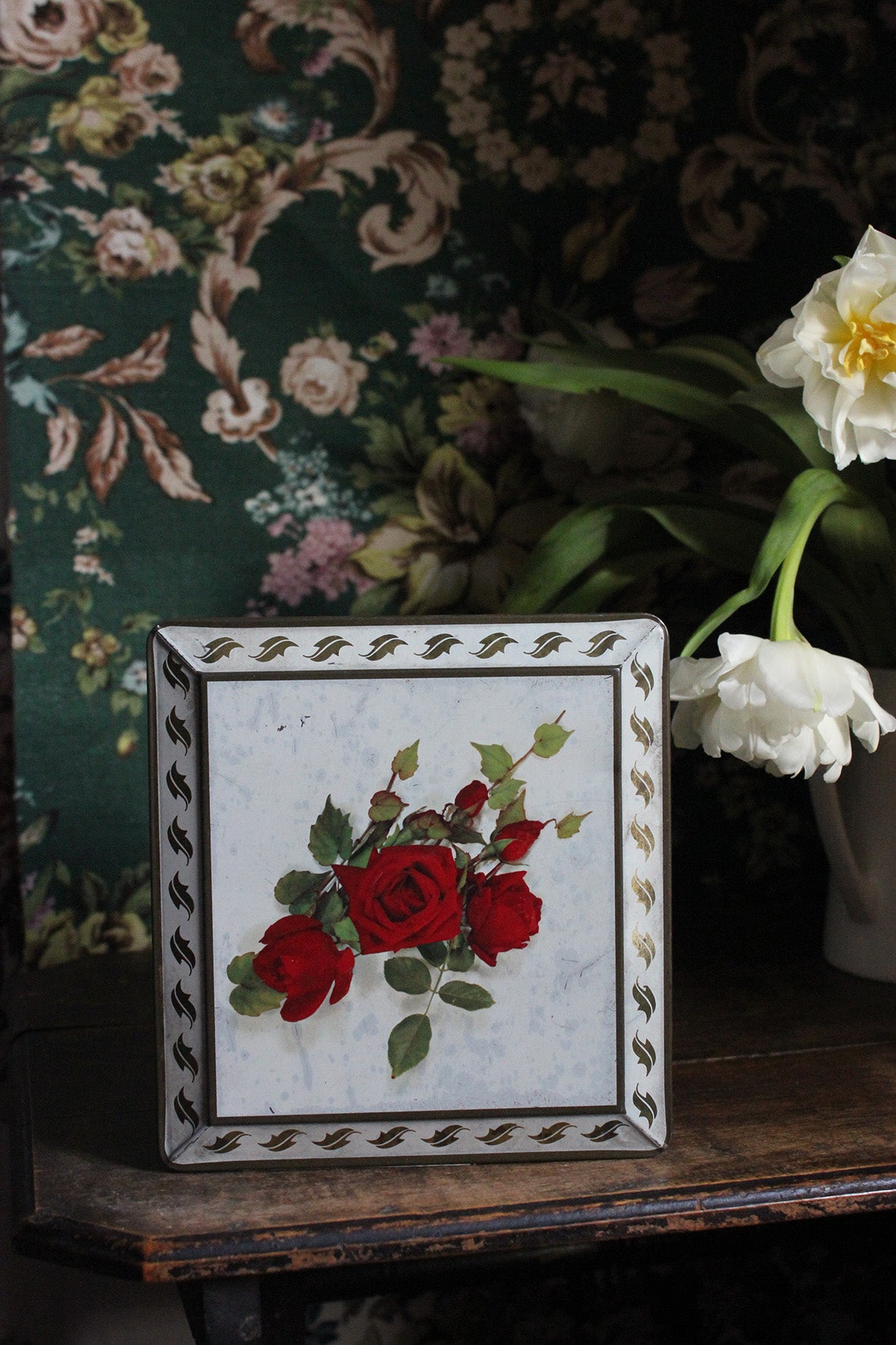 Vintage Tin - Roses