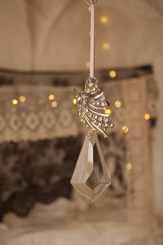 Armoire Brooch Decoration - Serenity - 3