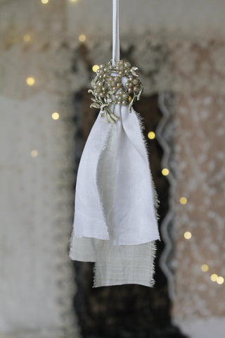 Armoire Brooch Decoration - Serenity - 1