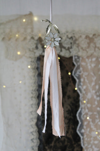 Armoire Brooch Decoration - Serenity - 5