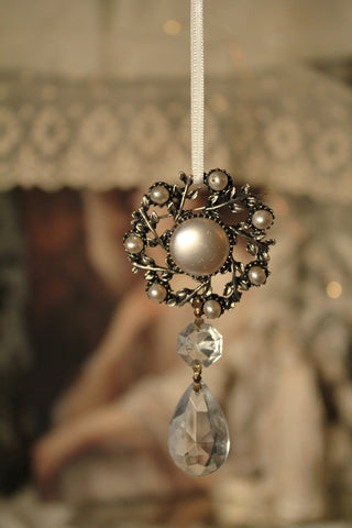 Armoire Brooch Decoration - Serenity - 12