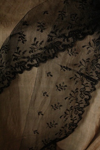 Fine Black Dress Lace - Ditsy Leaves