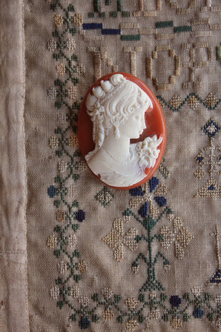 Vintage Cameo Resin Brooch
