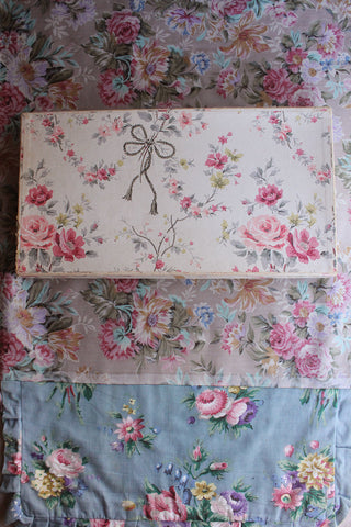 Old Chocolate Box - Roses & Bows
