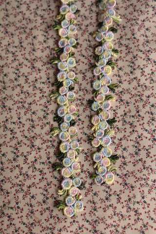 Length of vintage Embroidered Applique Ribbon - Floral 4