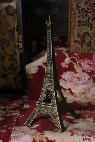 Parissienne Souvenir
