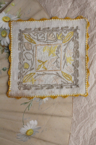 Embroidered Detailed Linen Mat (2)