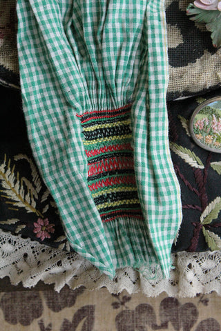 Hand Embroidered Forties Sampler - Embroidered Gingham Pleats