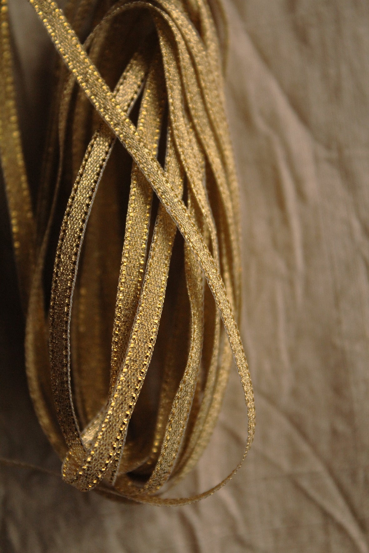 Lustre Ribbon - Gold Glitter - 3mm – The Linen Garden