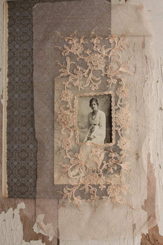 Rare Old Lace Frame/Aperture