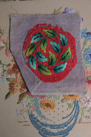 Hand Embroidered Thirties Sampler - Leaf Circle