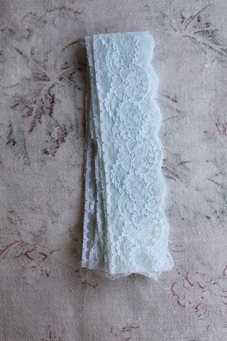 Vintage Nylon Lace Lengths - Peppermint