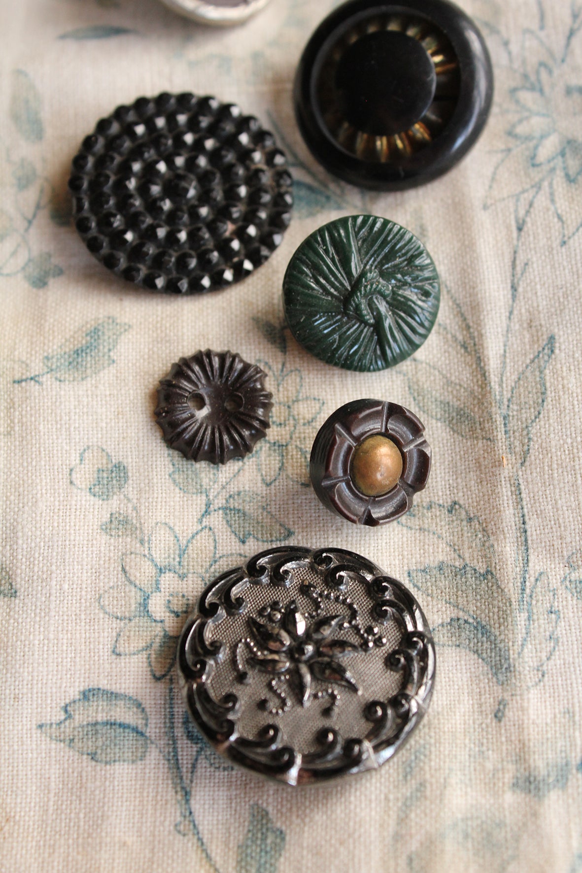 Deco Button Beautiful Antique Decorative Buttons – The Linen Garden