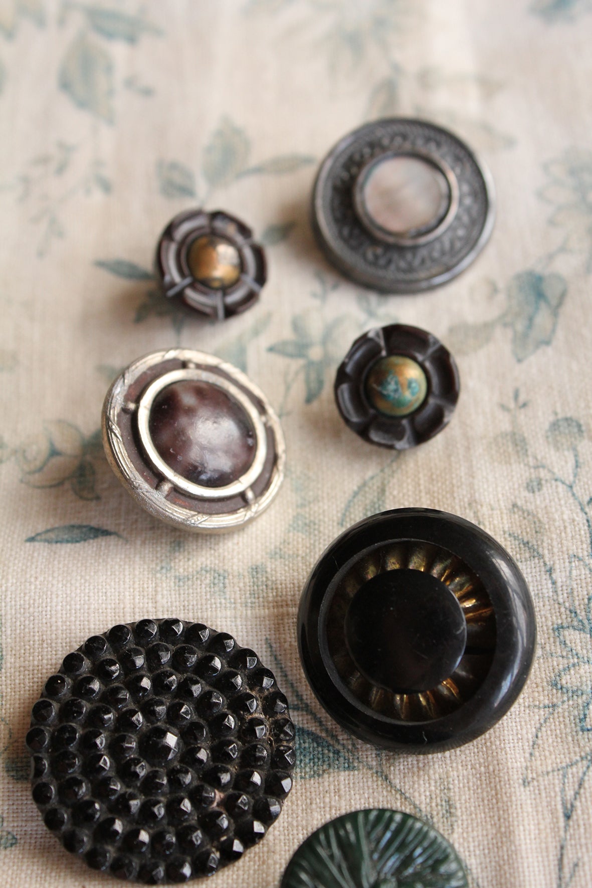 Deco Button Beautiful Antique Decorative Buttons – The Linen Garden