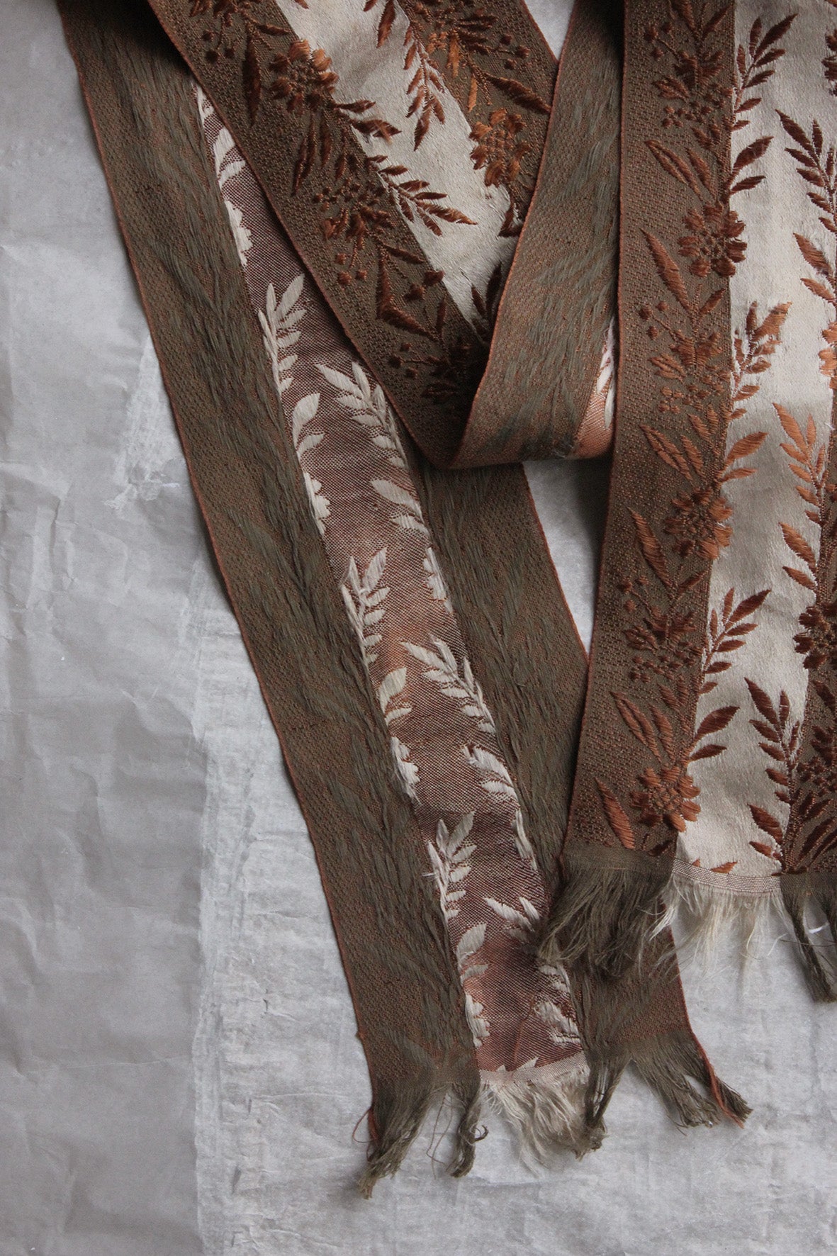 Beautiful Twenties Woven Foliage Silk Tie