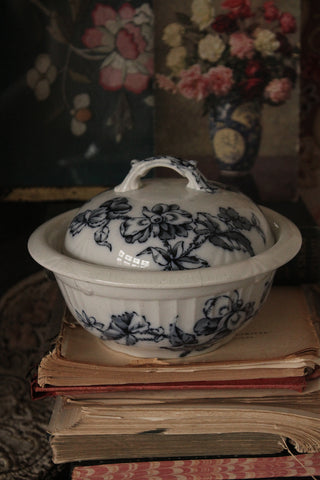 Blue and White Victorian Layered Soap Dish - Begonia