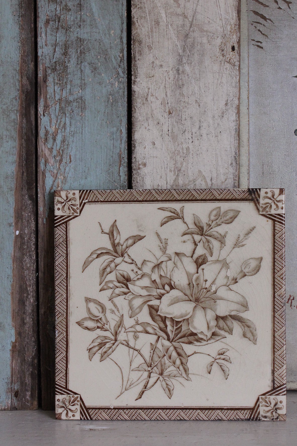 Old Floral Victorian Tile - Linear Lillies