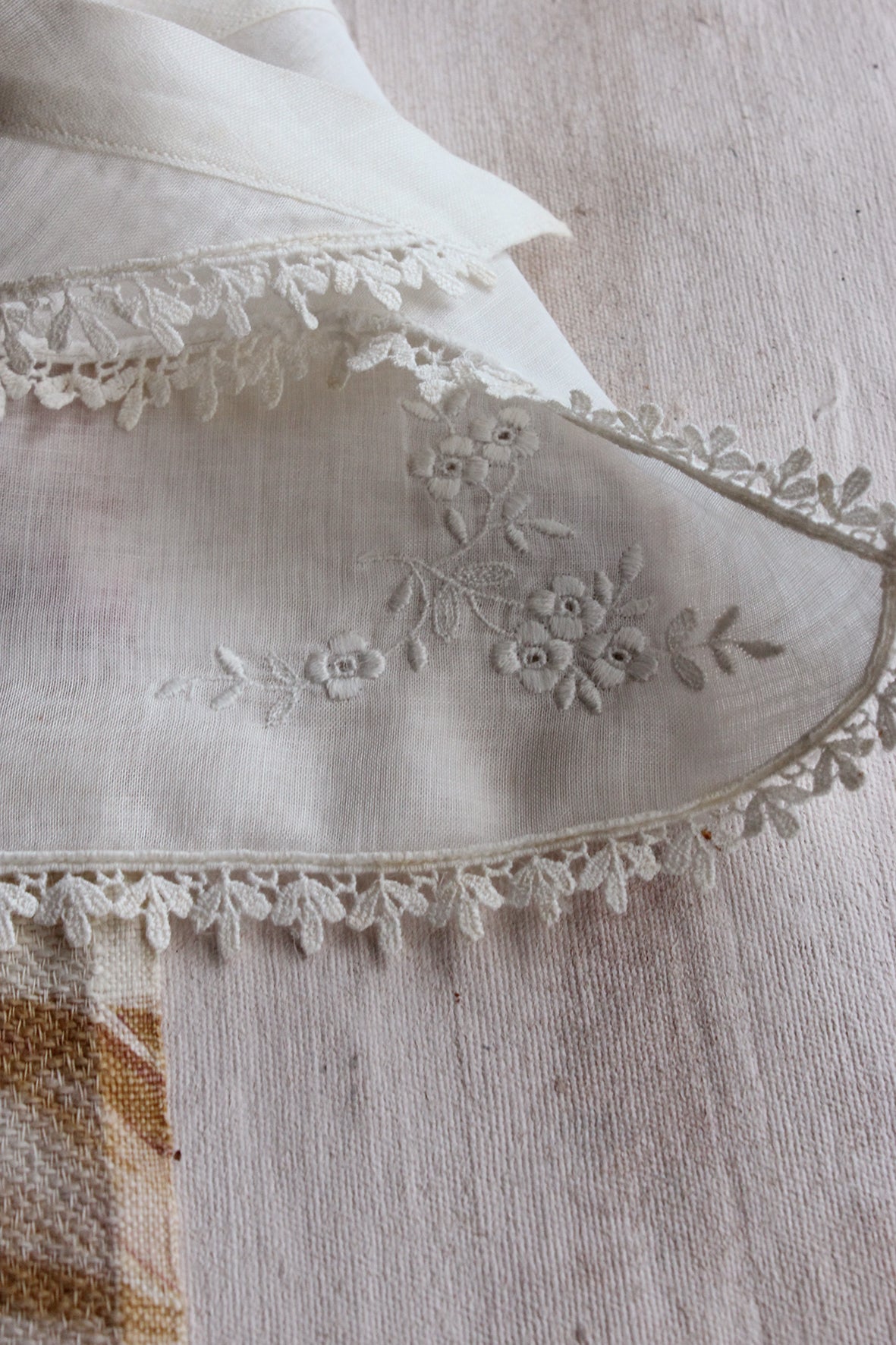 Old Embroidered Lace & Lawn Dress Collar