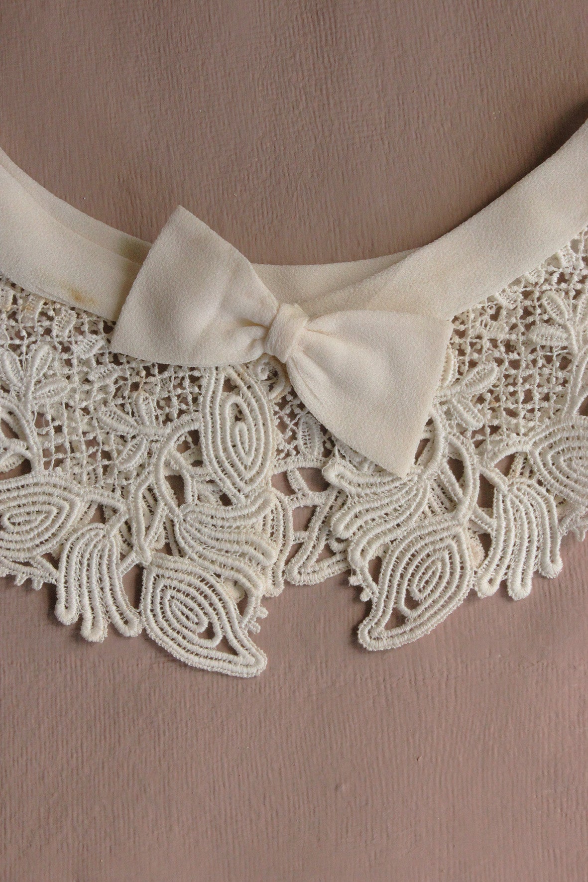 Sweet Old Collar with Silk Crepe Bow