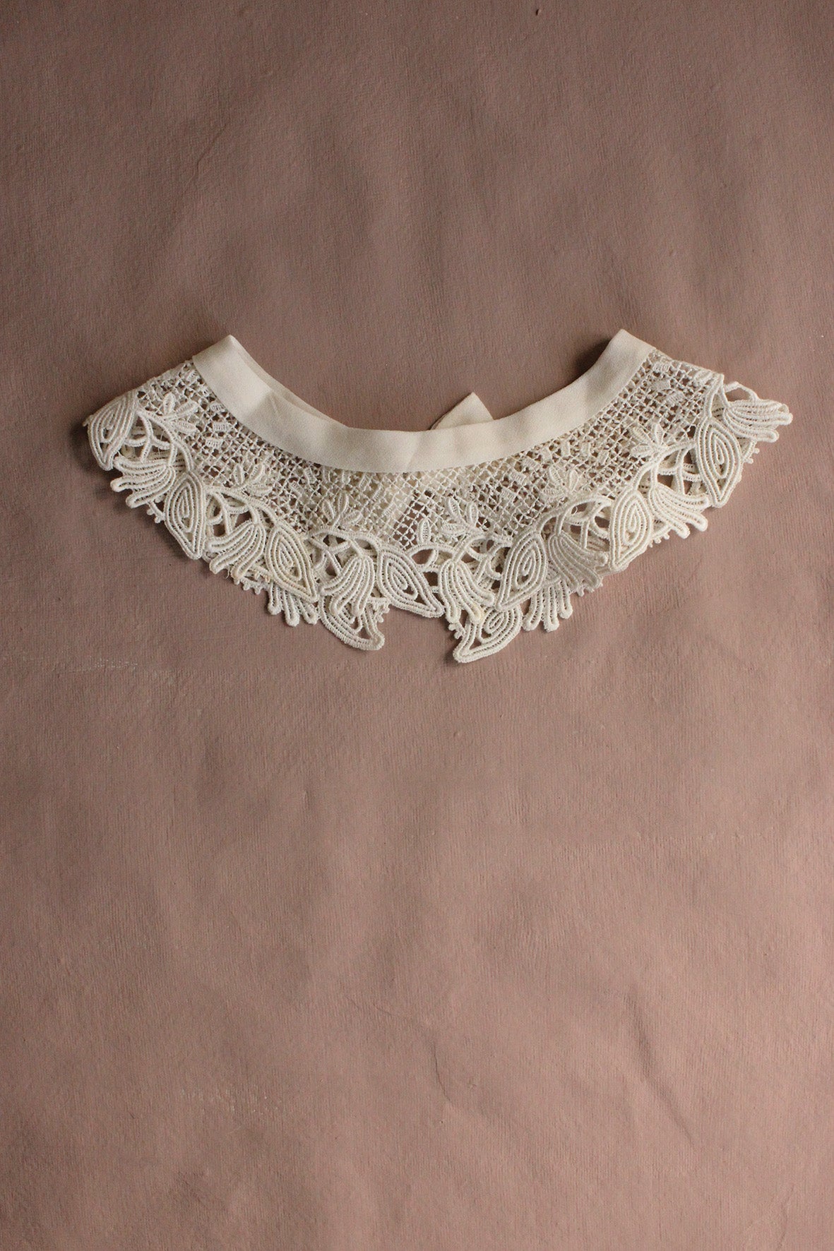 Sweet Old Collar with Silk Crepe Bow