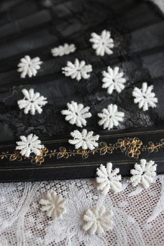 Decoratives - Ditsy Daisies