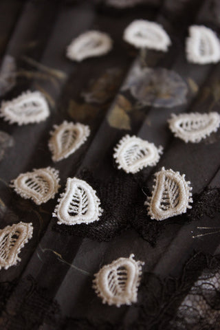 Antique Decoratives - Broderie Leaves