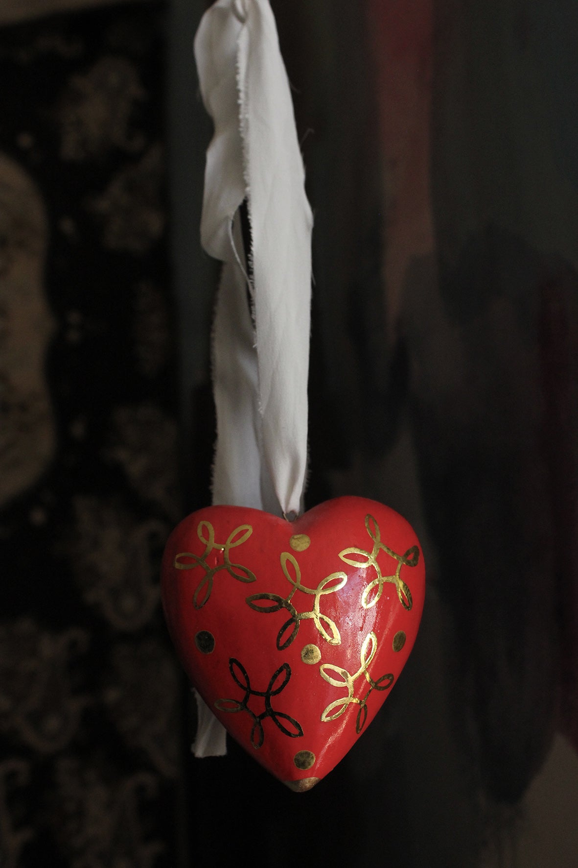 Christmas Love - Vintage Heart - Red with Gold Details